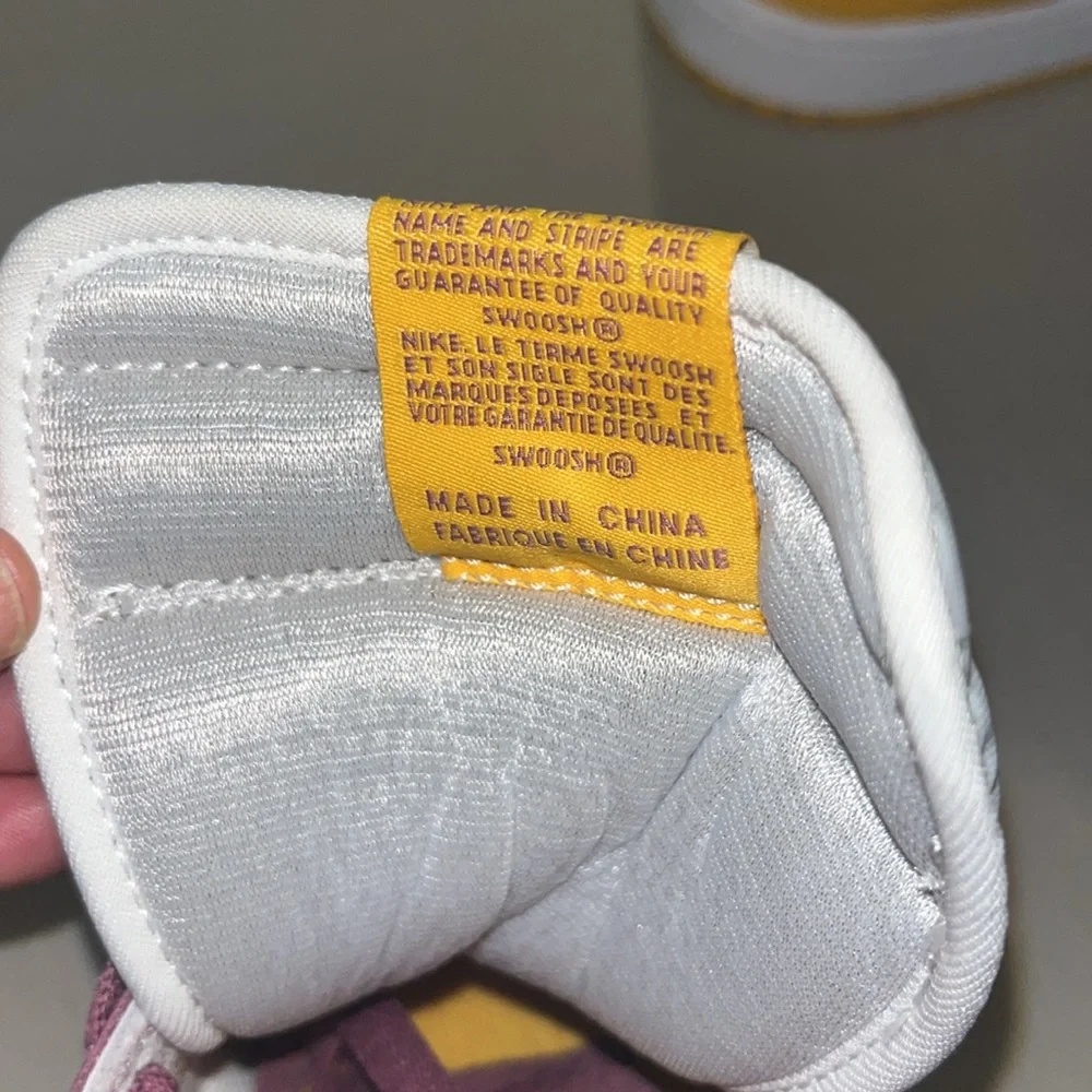 Air Jordan 1 Retro High OG " BROTHERHOOD" - Picture 10 of 12